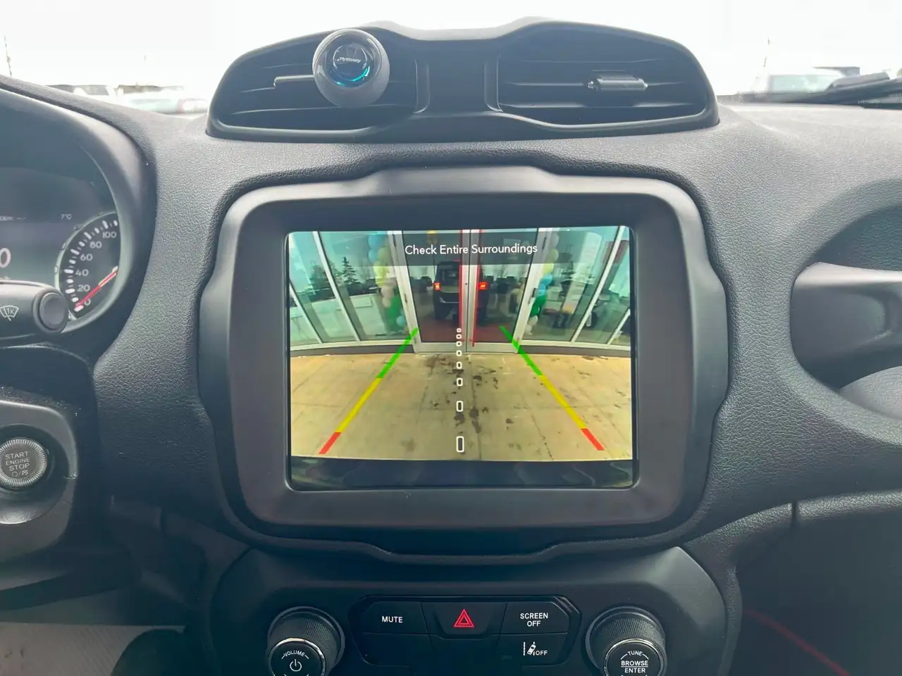 Jeep Renegade снимка Jeep Renegade