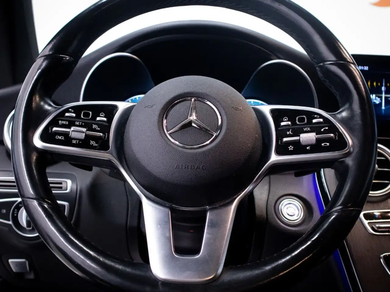Mercedes-Benz C-Class снимка Mercedes-Benz C-Class