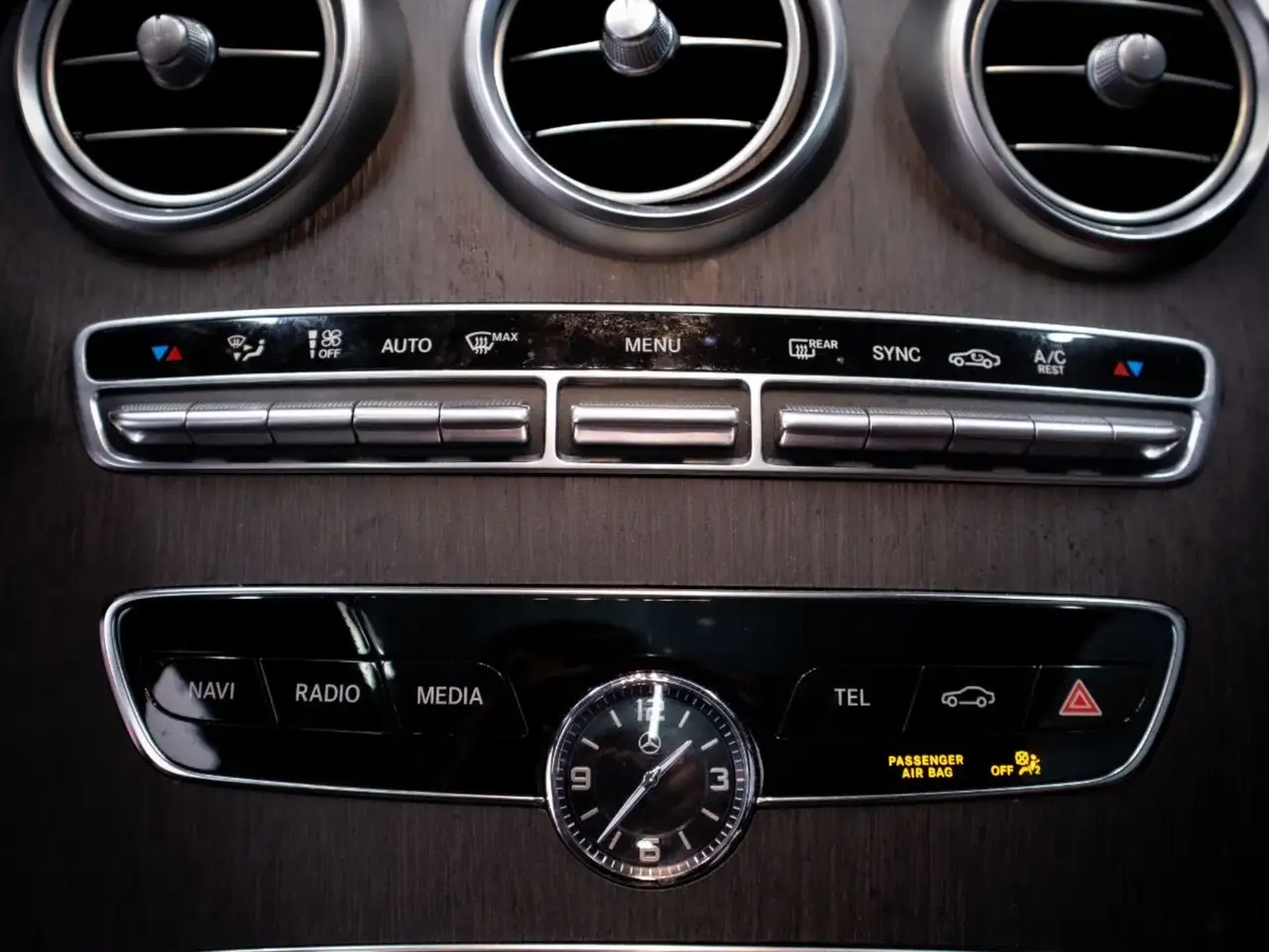 Mercedes-Benz C-Class снимка Mercedes-Benz C-Class