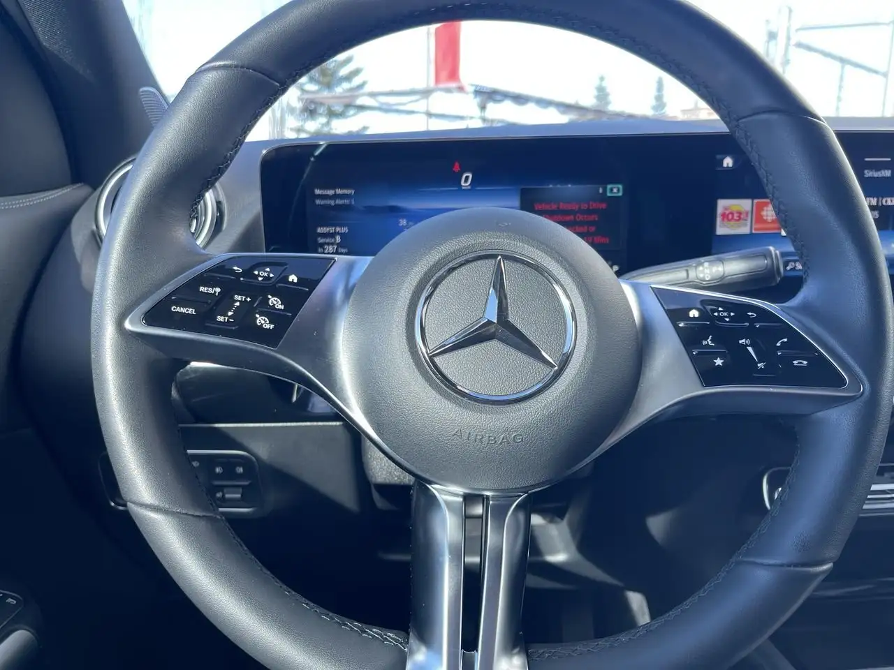 Mercedes-Benz GLA снимка Mercedes-Benz GLA