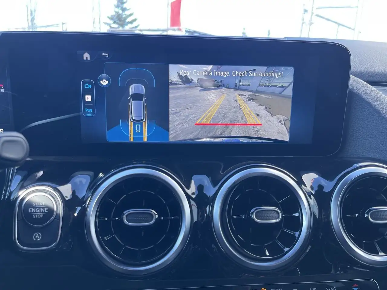 Mercedes-Benz GLA снимка Mercedes-Benz GLA