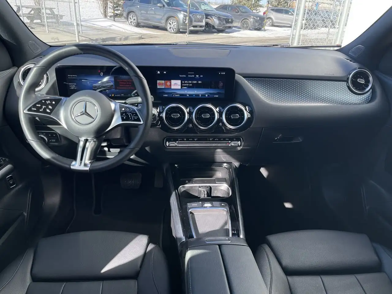 Mercedes-Benz GLA снимка Mercedes-Benz GLA
