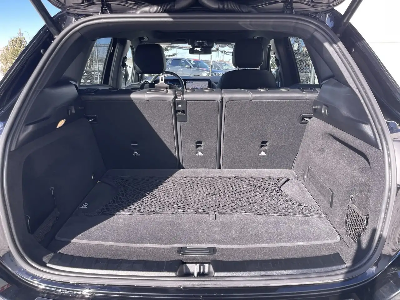 Mercedes-Benz GLA снимка Mercedes-Benz GLA