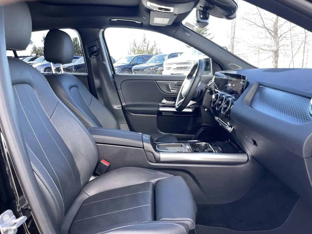 Mercedes-Benz GLA снимка Mercedes-Benz GLA
