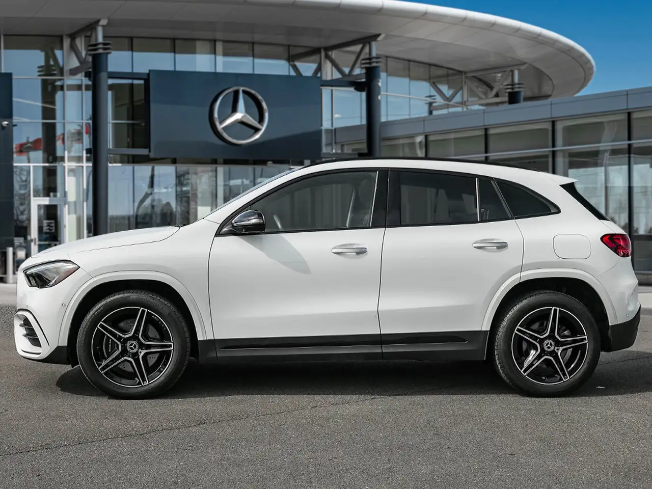 Mercedes-Benz GLA снимка Mercedes-Benz GLA