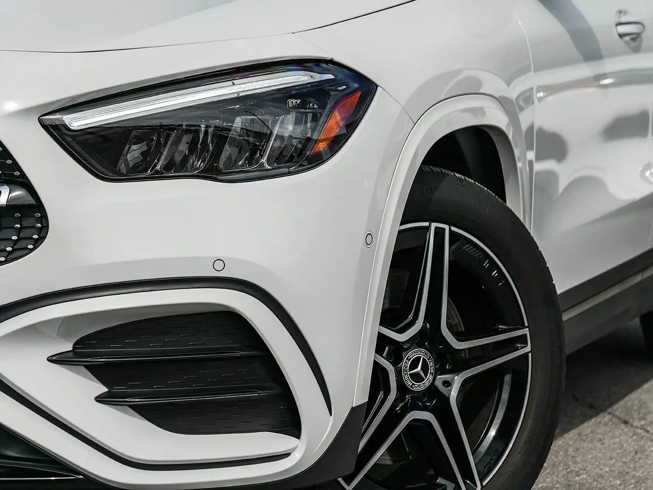 Mercedes-Benz GLA снимка Mercedes-Benz GLA