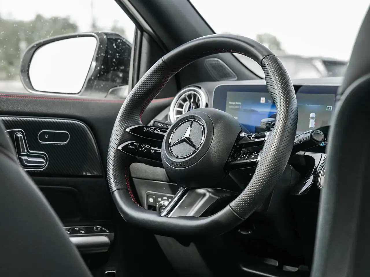 Mercedes-Benz GLA снимка Mercedes-Benz GLA