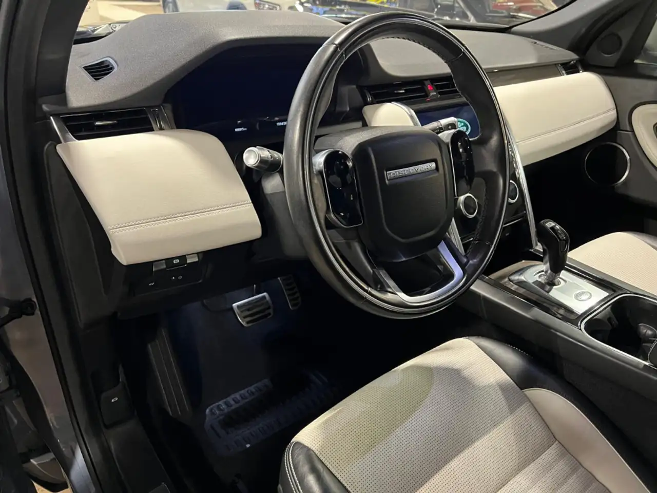 Land Rover Discovery Sport снимка Land Rover Discovery Sport