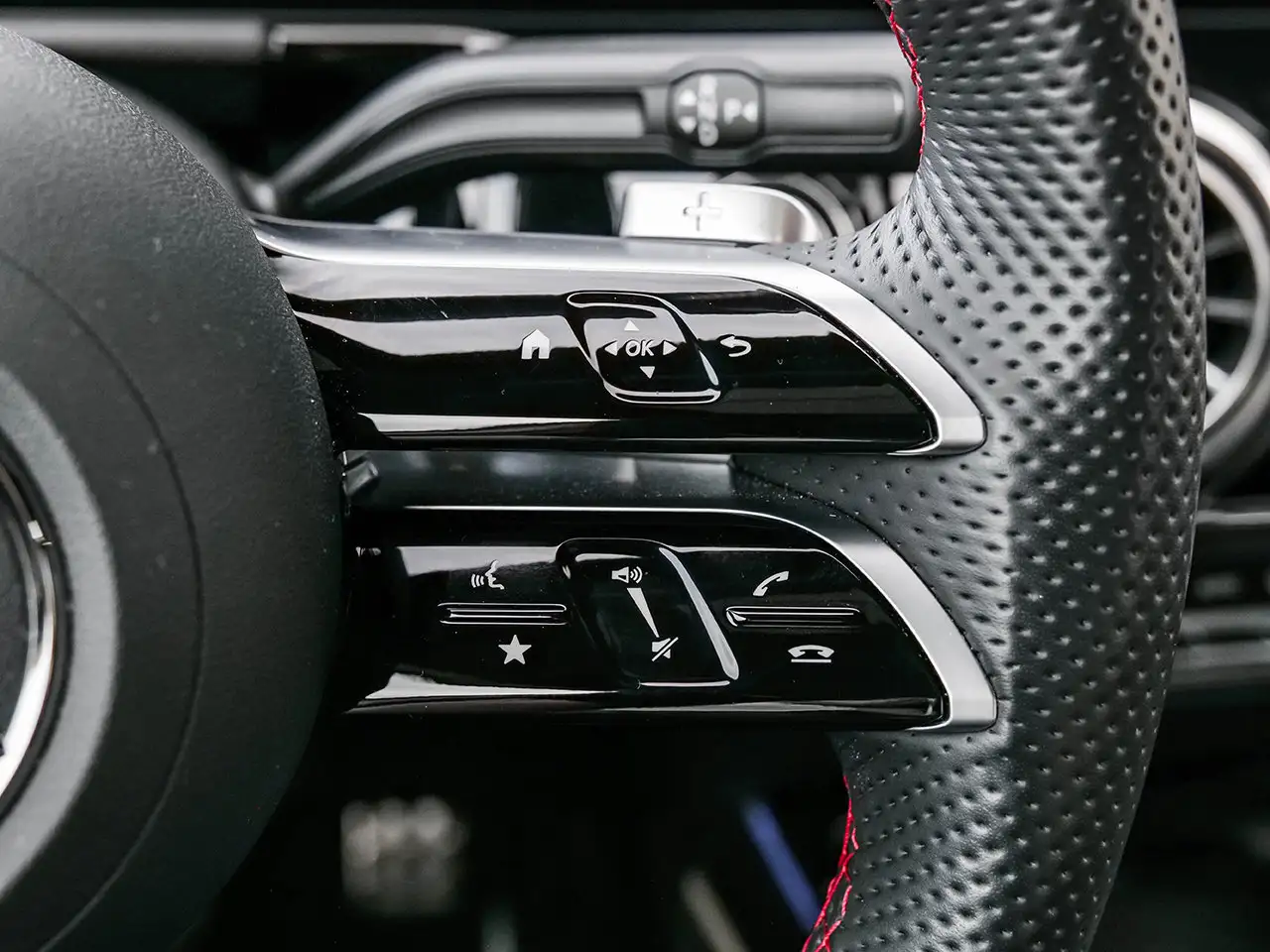 Mercedes-Benz GLA снимка Mercedes-Benz GLA
