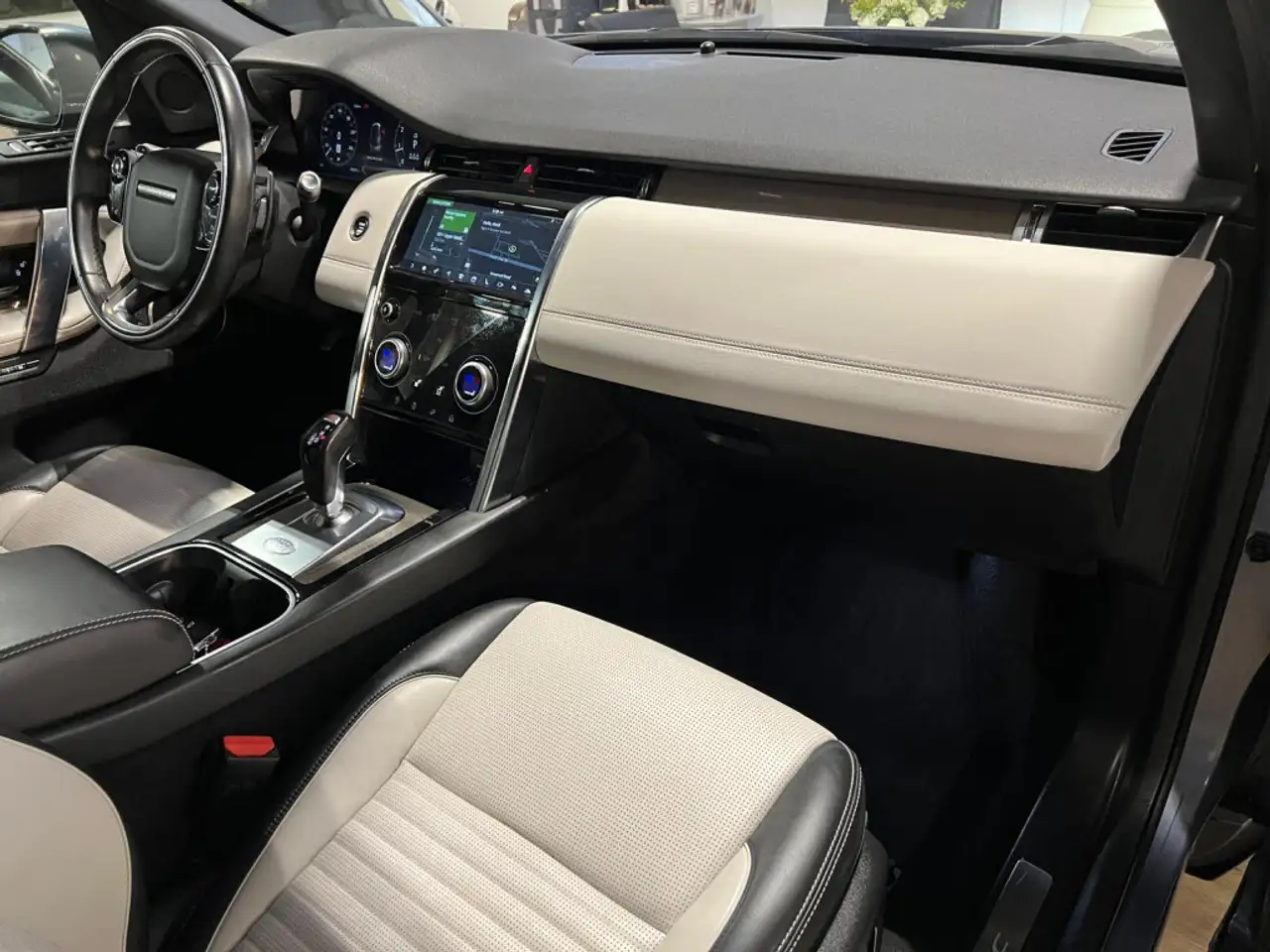 Land Rover Discovery Sport снимка Land Rover Discovery Sport