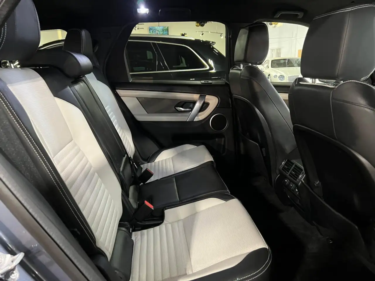 Land Rover Discovery Sport снимка Land Rover Discovery Sport