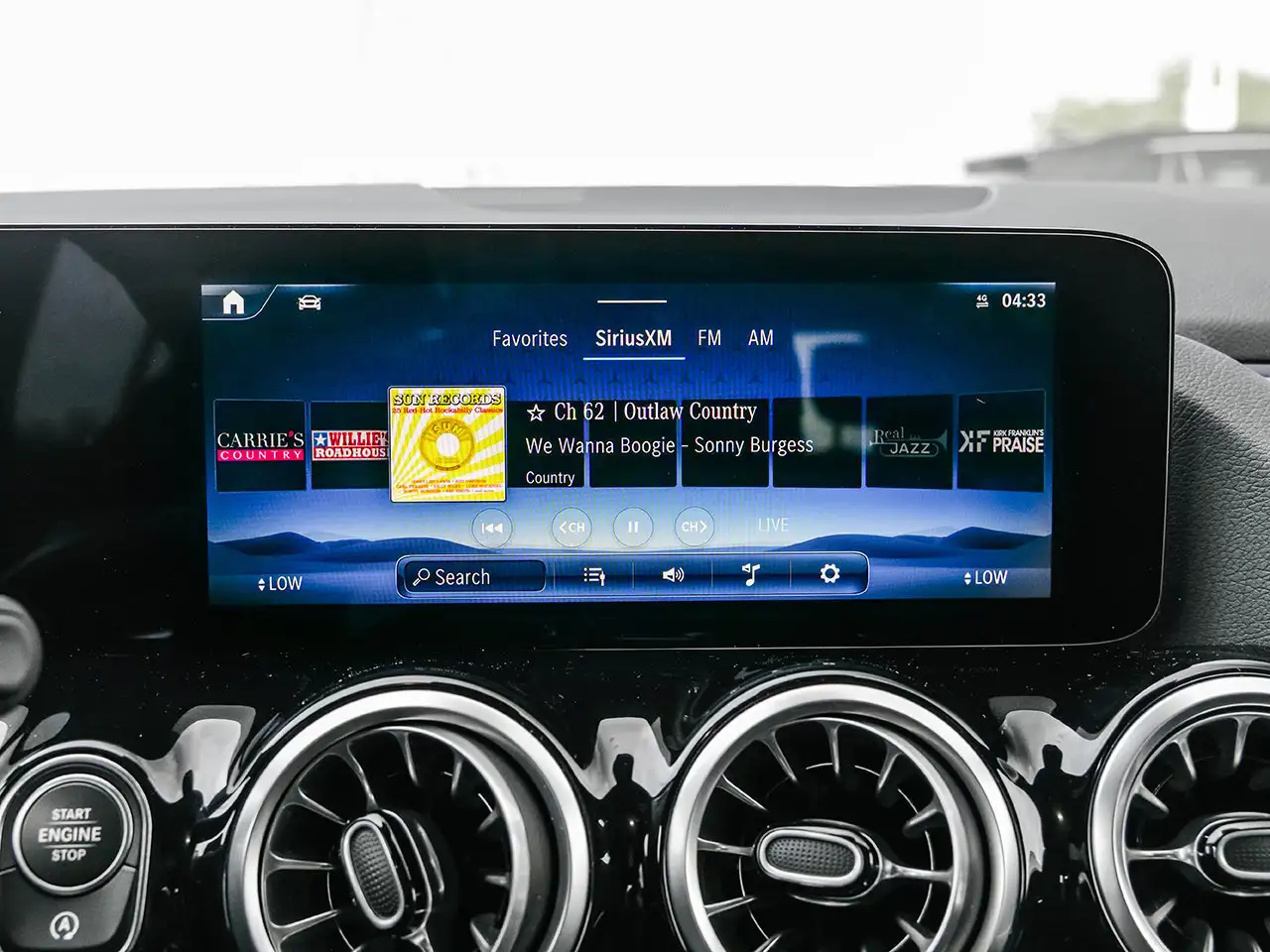 Mercedes-Benz GLA снимка Mercedes-Benz GLA