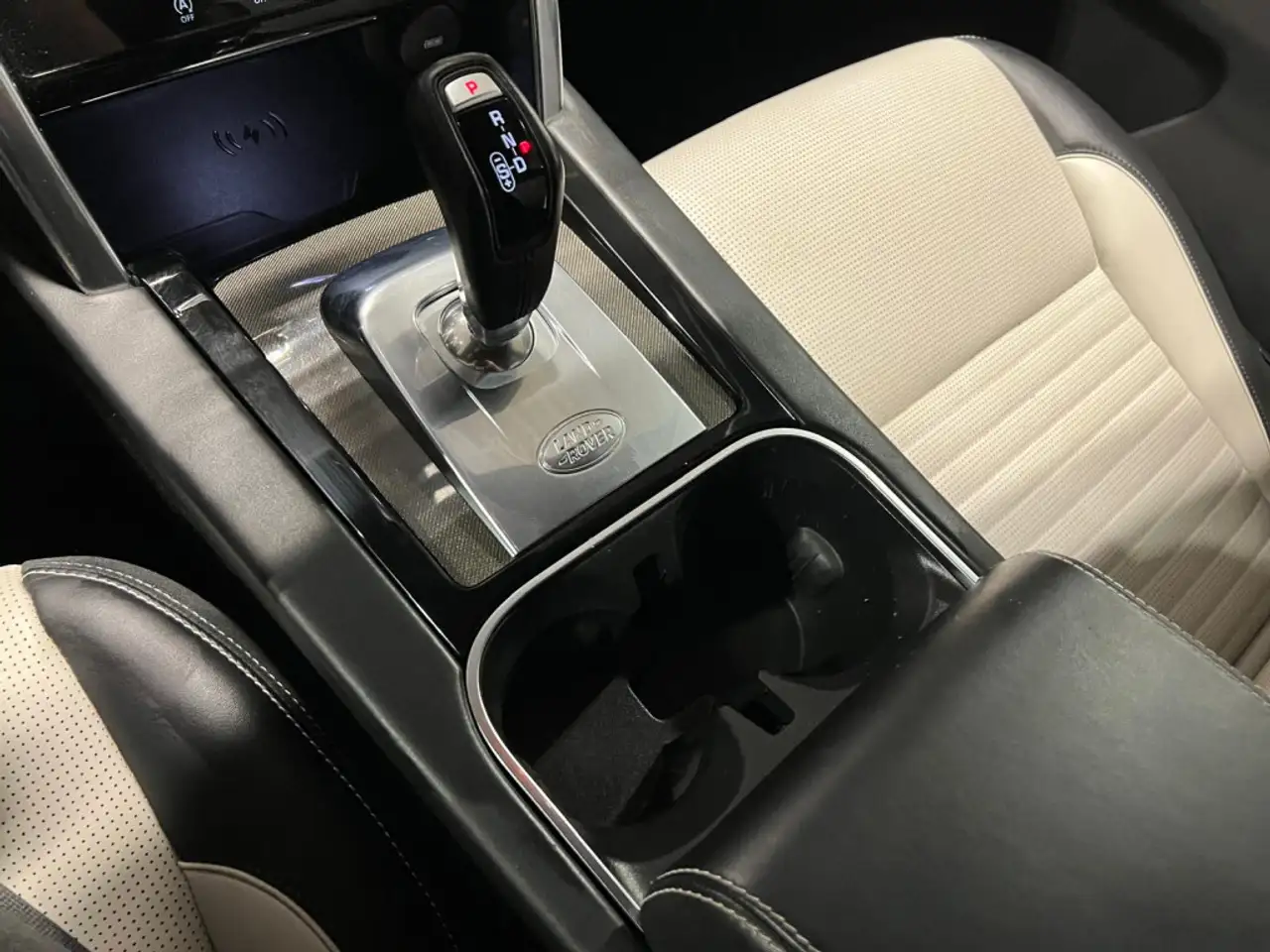 Land Rover Discovery Sport снимка Land Rover Discovery Sport