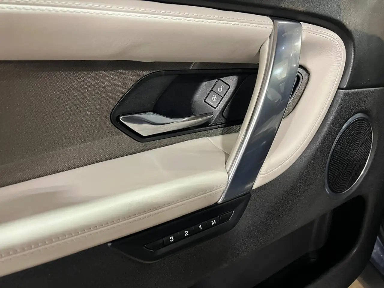 Land Rover Discovery Sport снимка Land Rover Discovery Sport