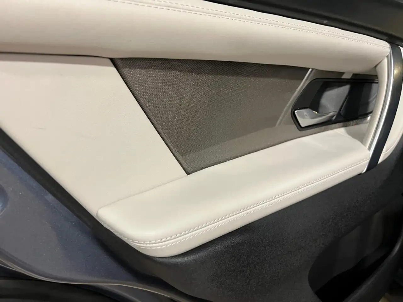 Land Rover Discovery Sport снимка Land Rover Discovery Sport