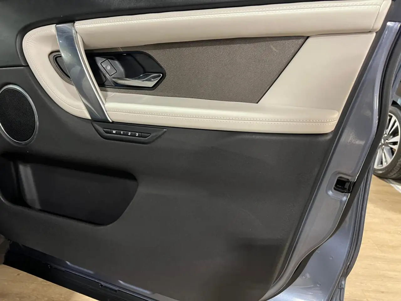 Land Rover Discovery Sport снимка Land Rover Discovery Sport