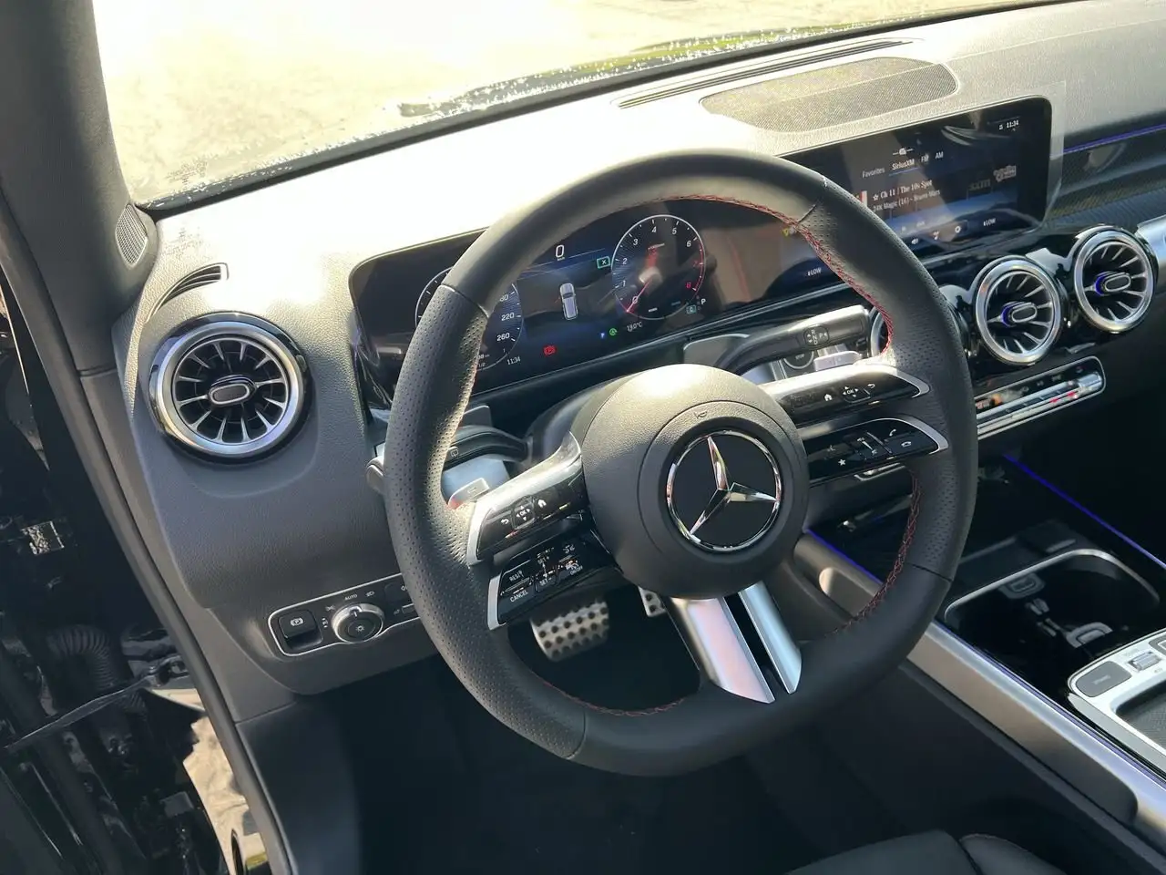 Mercedes-Benz GLB снимка Mercedes-Benz GLB