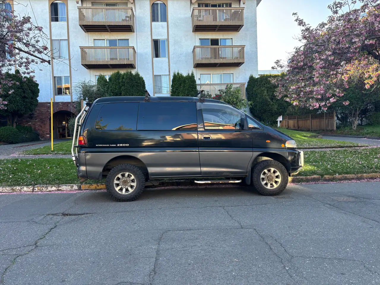 Mitsubishi Delica photo Mitsubishi Delica