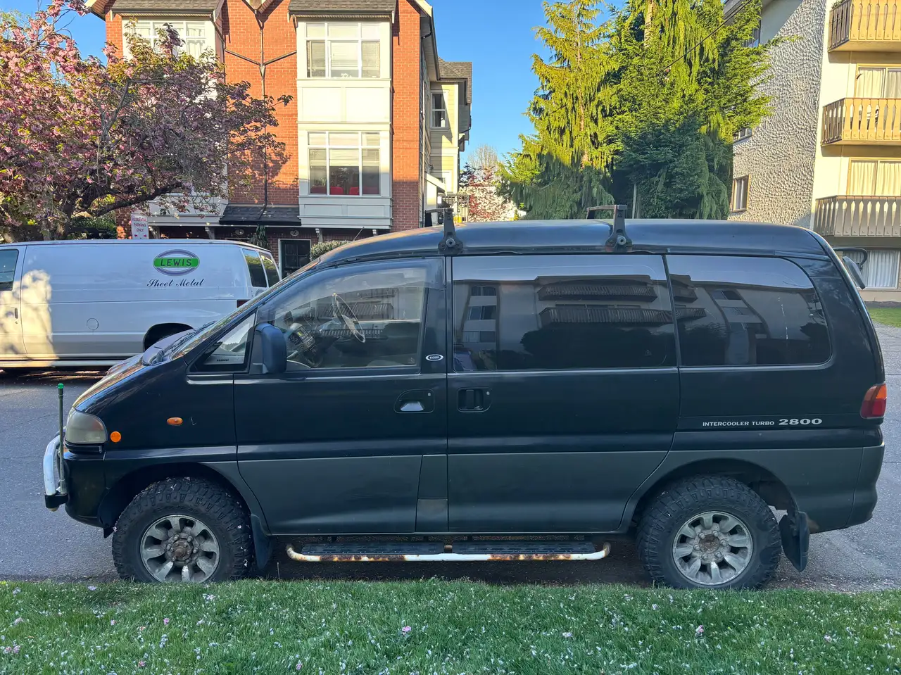 Mitsubishi Delica photo Mitsubishi Delica