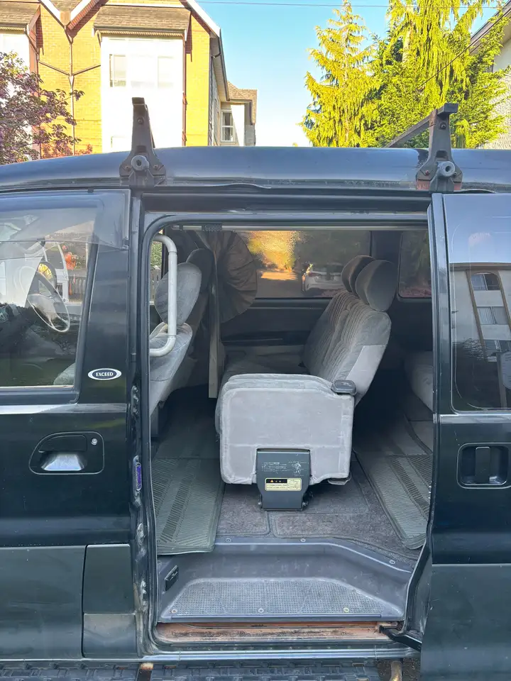 Mitsubishi Delica photo Mitsubishi Delica