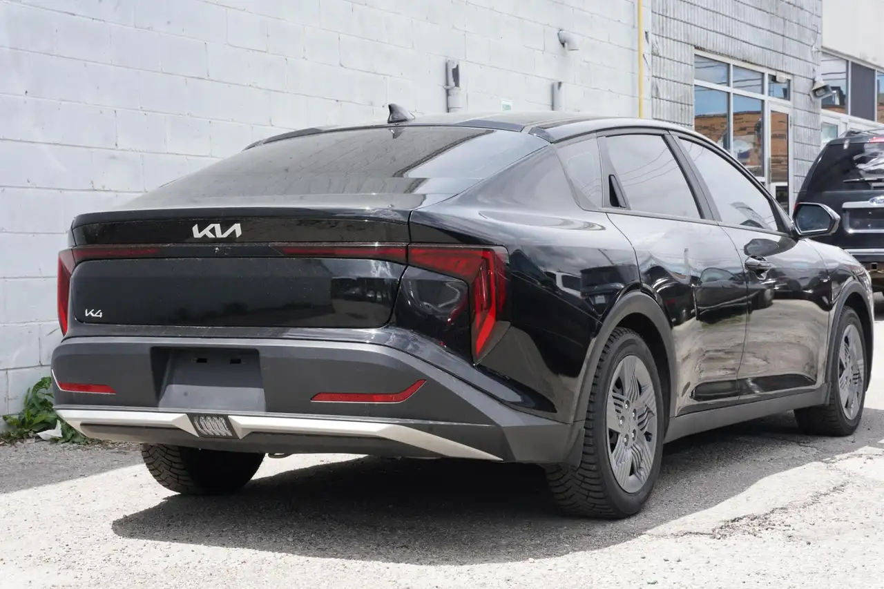 Kia K4 снимка Kia K4