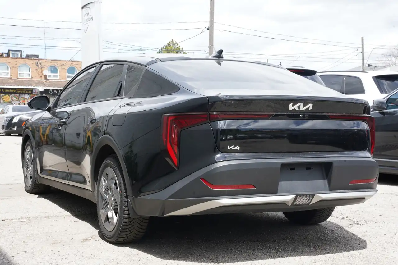 Kia K4 снимка Kia K4