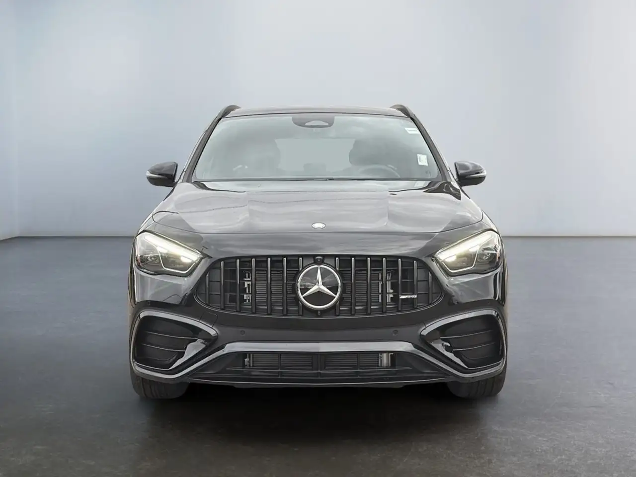 Mercedes-Benz GLA снимка Mercedes-Benz GLA