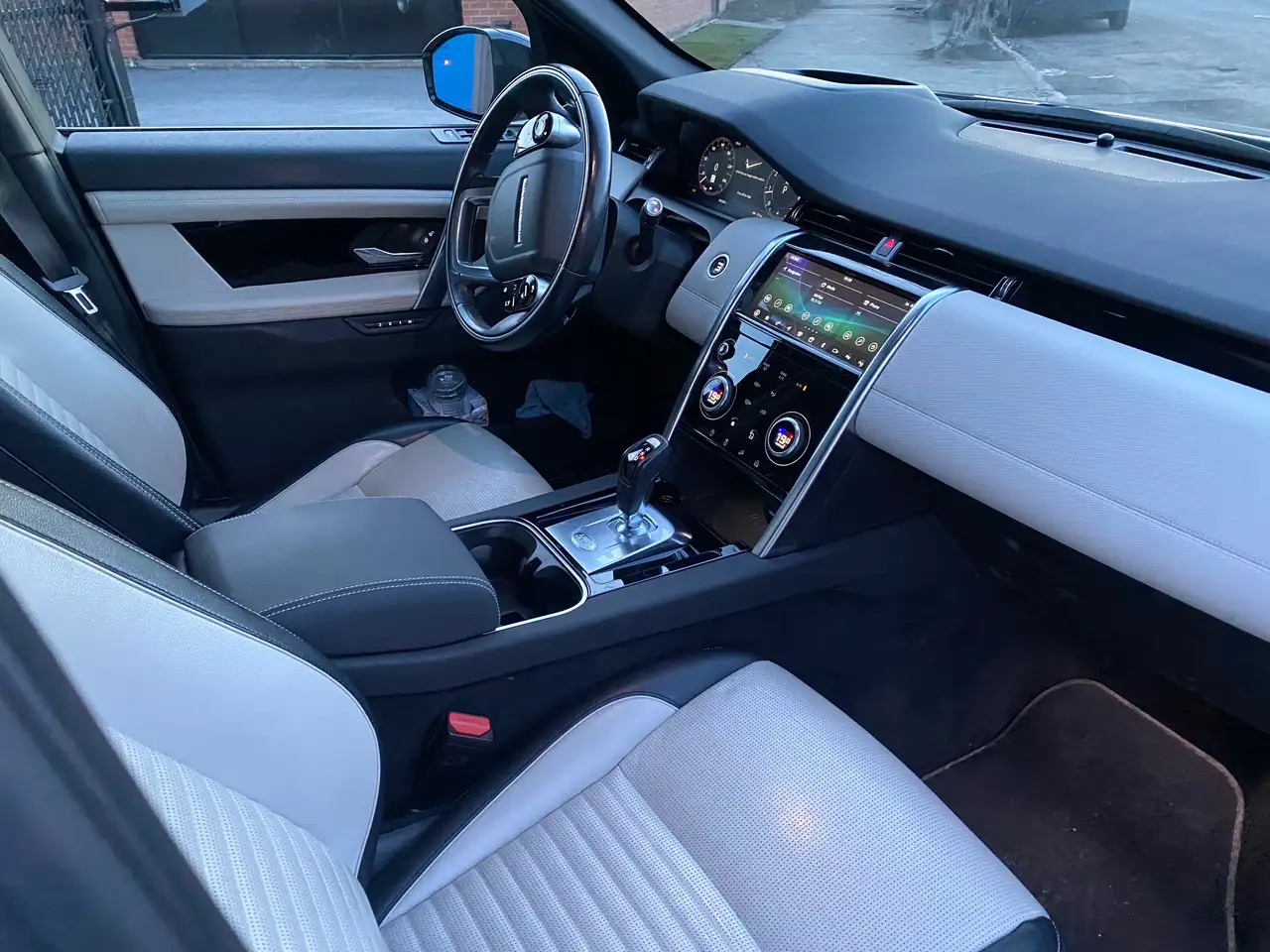 Land Rover Discovery Sport снимка Land Rover Discovery Sport