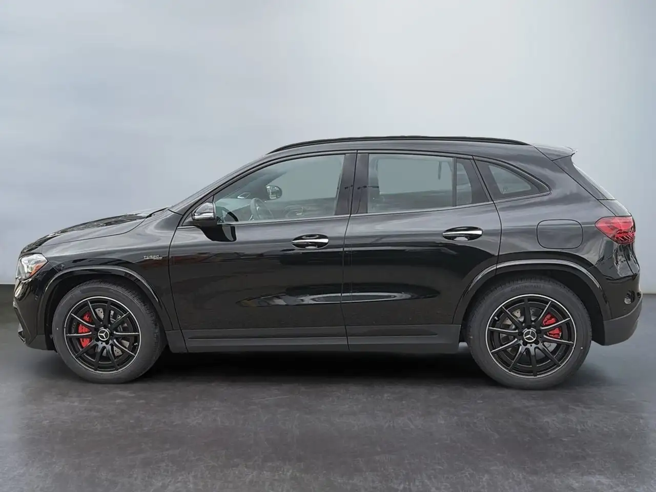 Mercedes-Benz GLA снимка Mercedes-Benz GLA