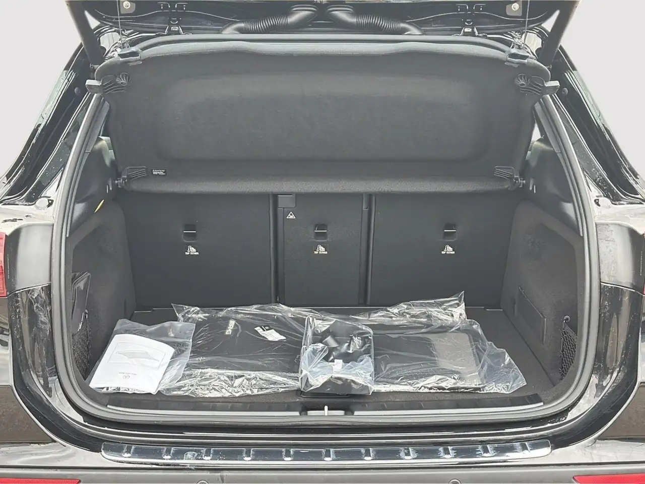 Mercedes-Benz GLA снимка Mercedes-Benz GLA