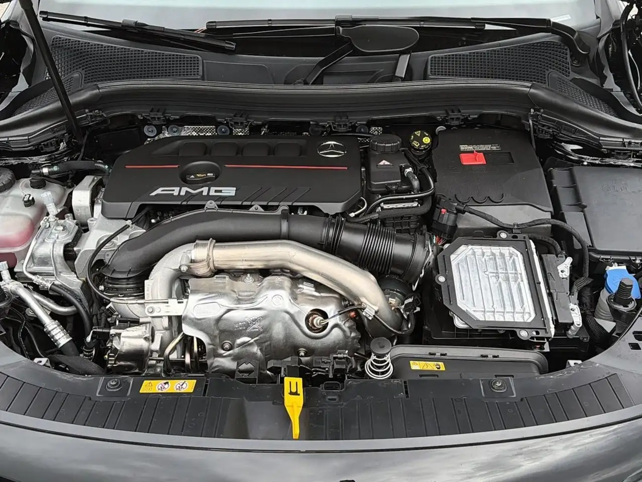 Mercedes-Benz GLA снимка Mercedes-Benz GLA