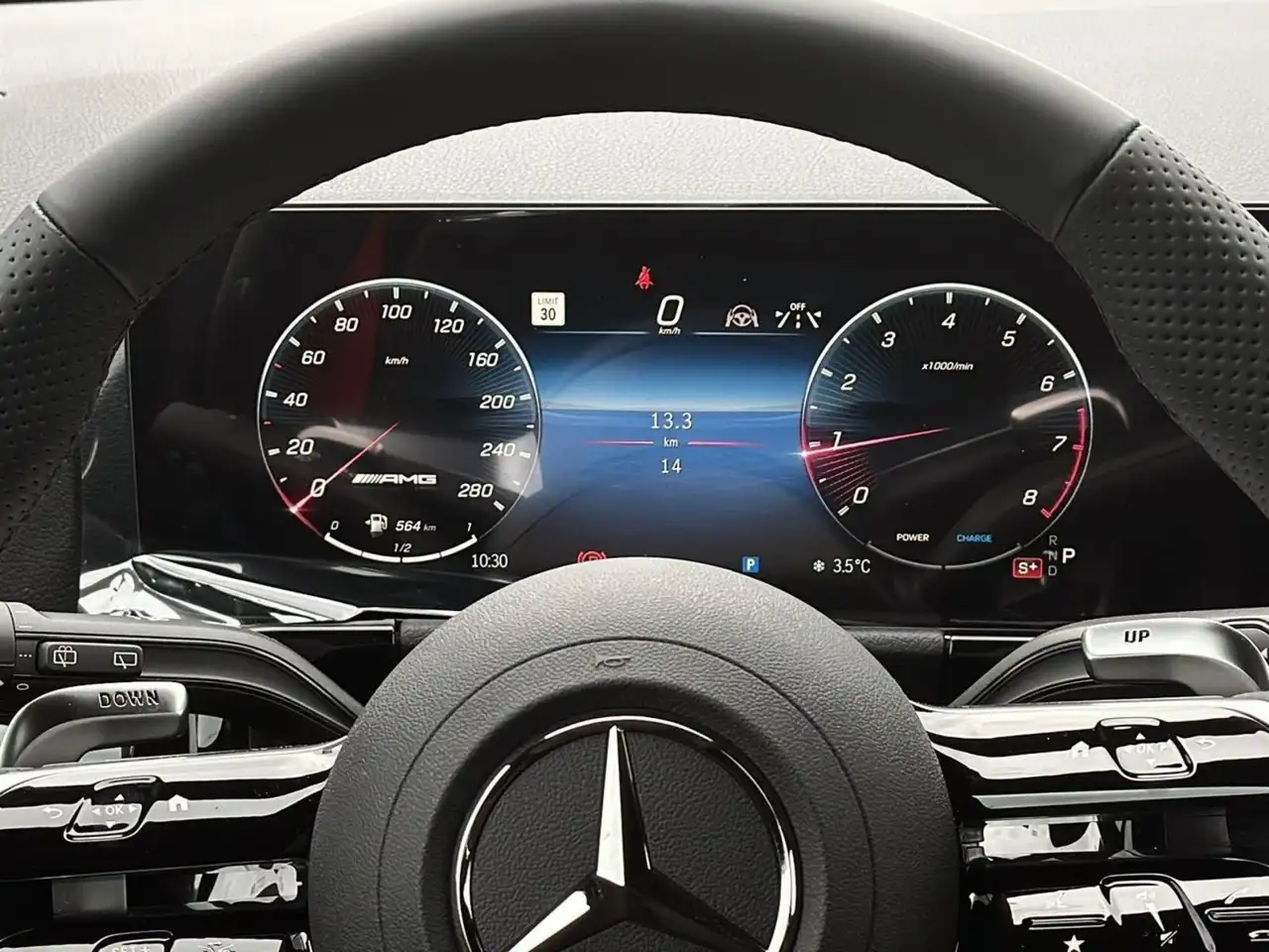 Mercedes-Benz GLA снимка Mercedes-Benz GLA