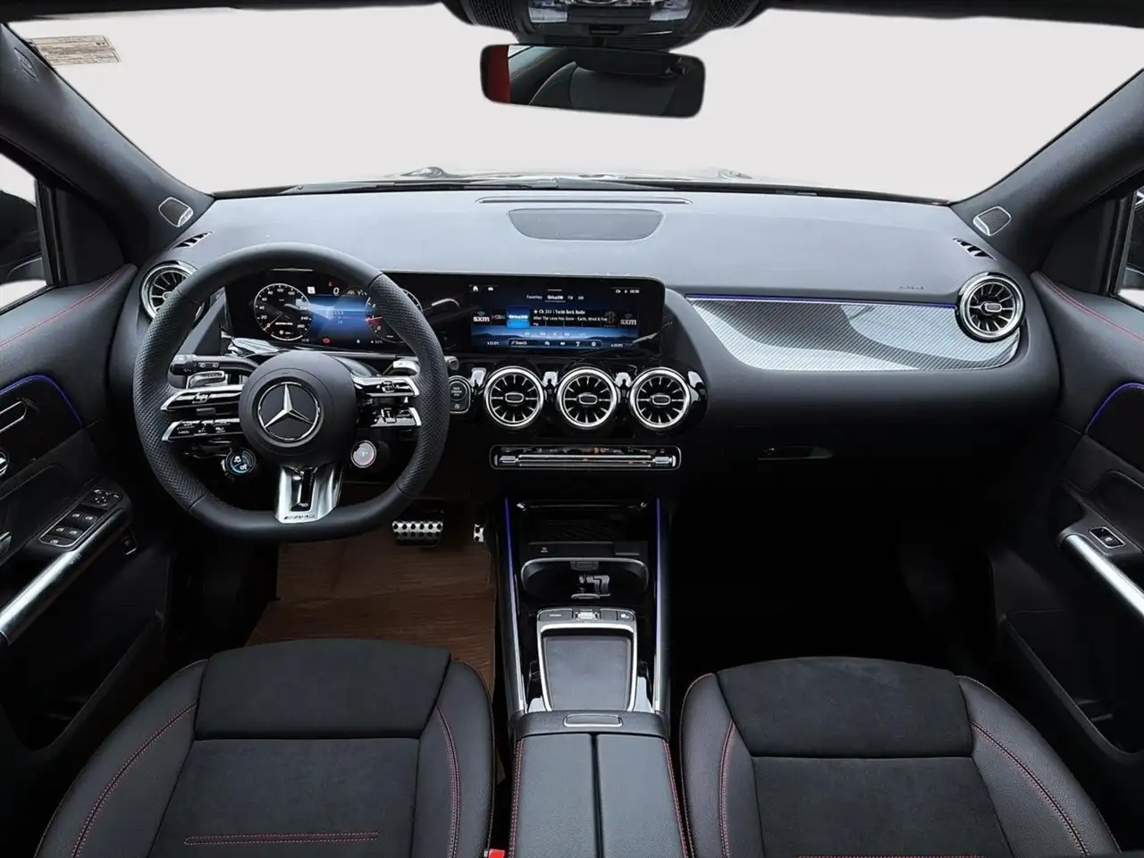 Mercedes-Benz GLA снимка Mercedes-Benz GLA