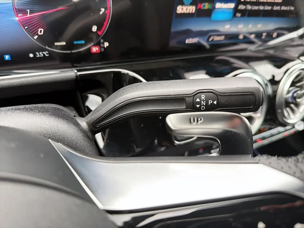 Mercedes-Benz GLA снимка Mercedes-Benz GLA