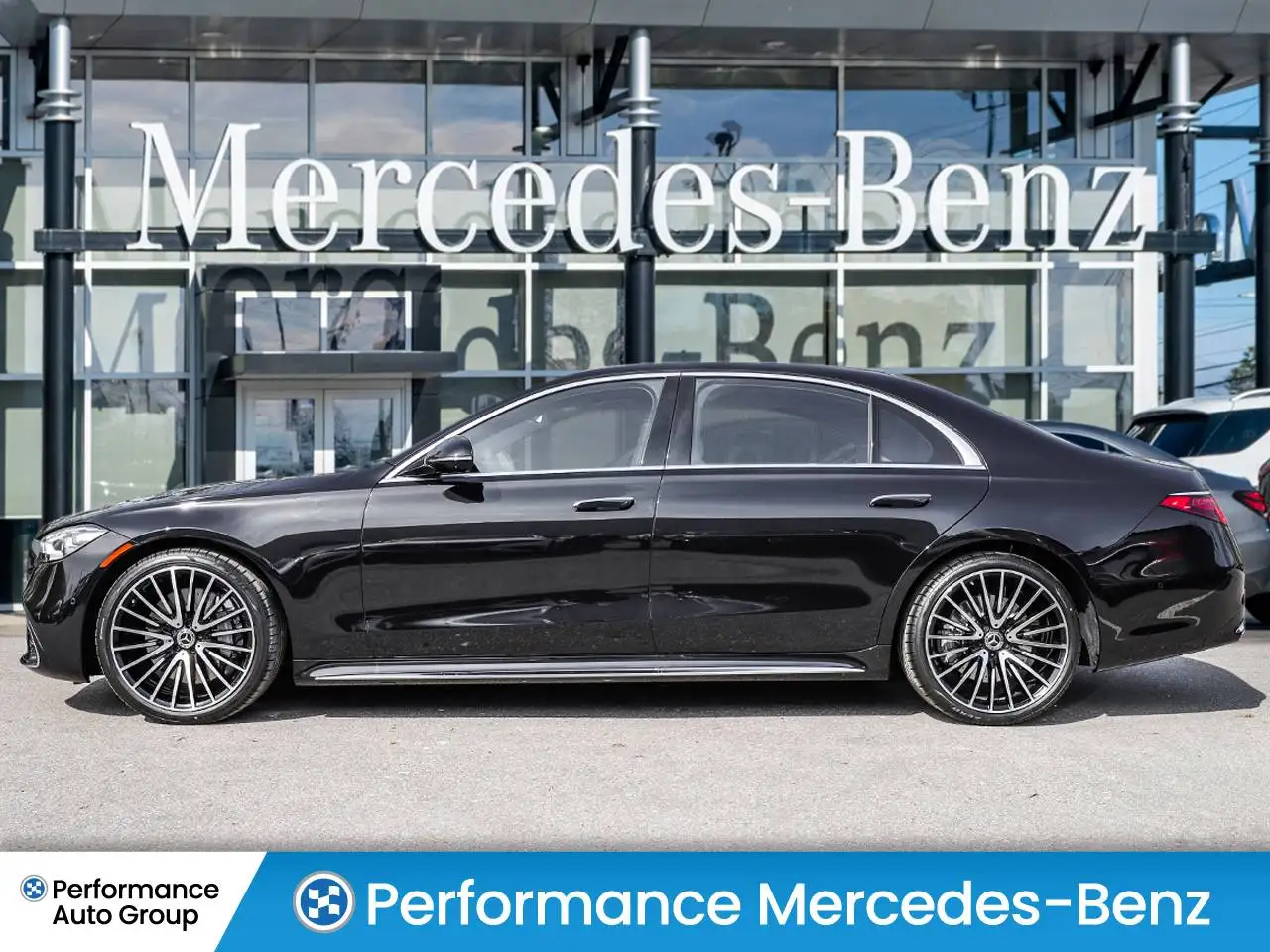 Mercedes-Benz S-Class снимка Mercedes-Benz S-Class