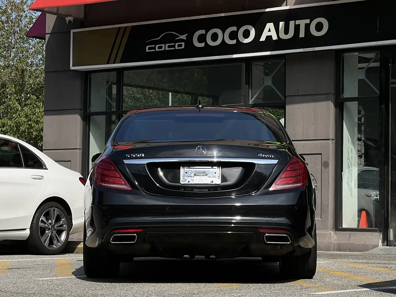 Mercedes-Benz S-Class снимка Mercedes-Benz S-Class