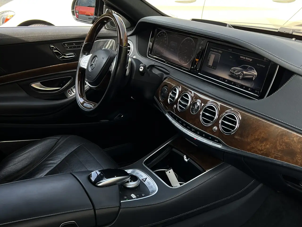 Mercedes-Benz S-Class снимка Mercedes-Benz S-Class