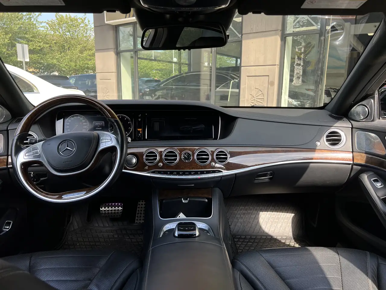Mercedes-Benz S-Class снимка Mercedes-Benz S-Class