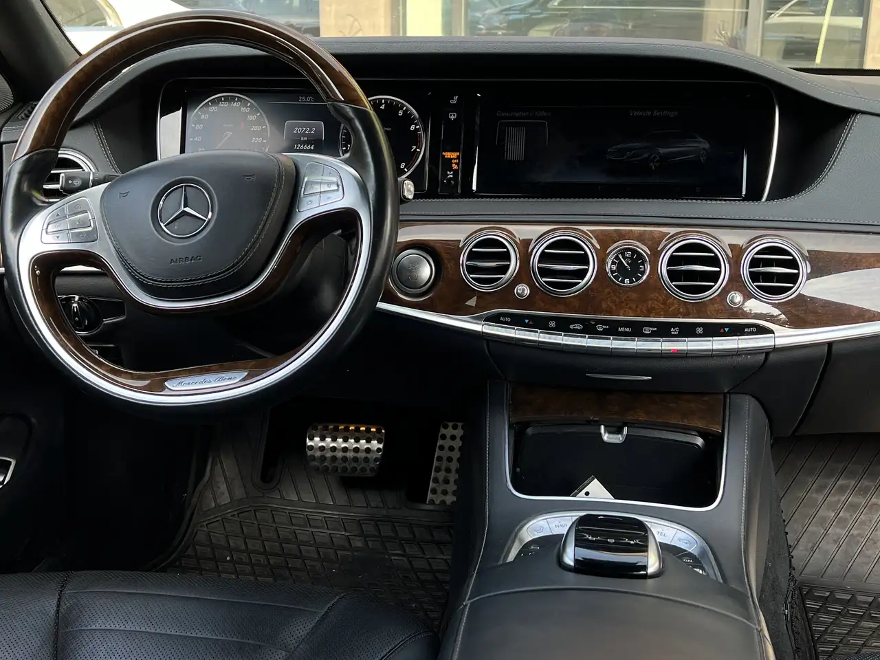 Mercedes-Benz S-Class снимка Mercedes-Benz S-Class