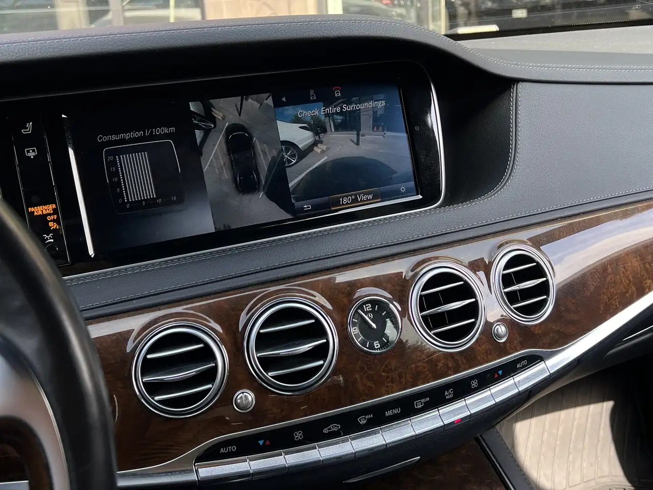 Mercedes-Benz S-Class снимка Mercedes-Benz S-Class