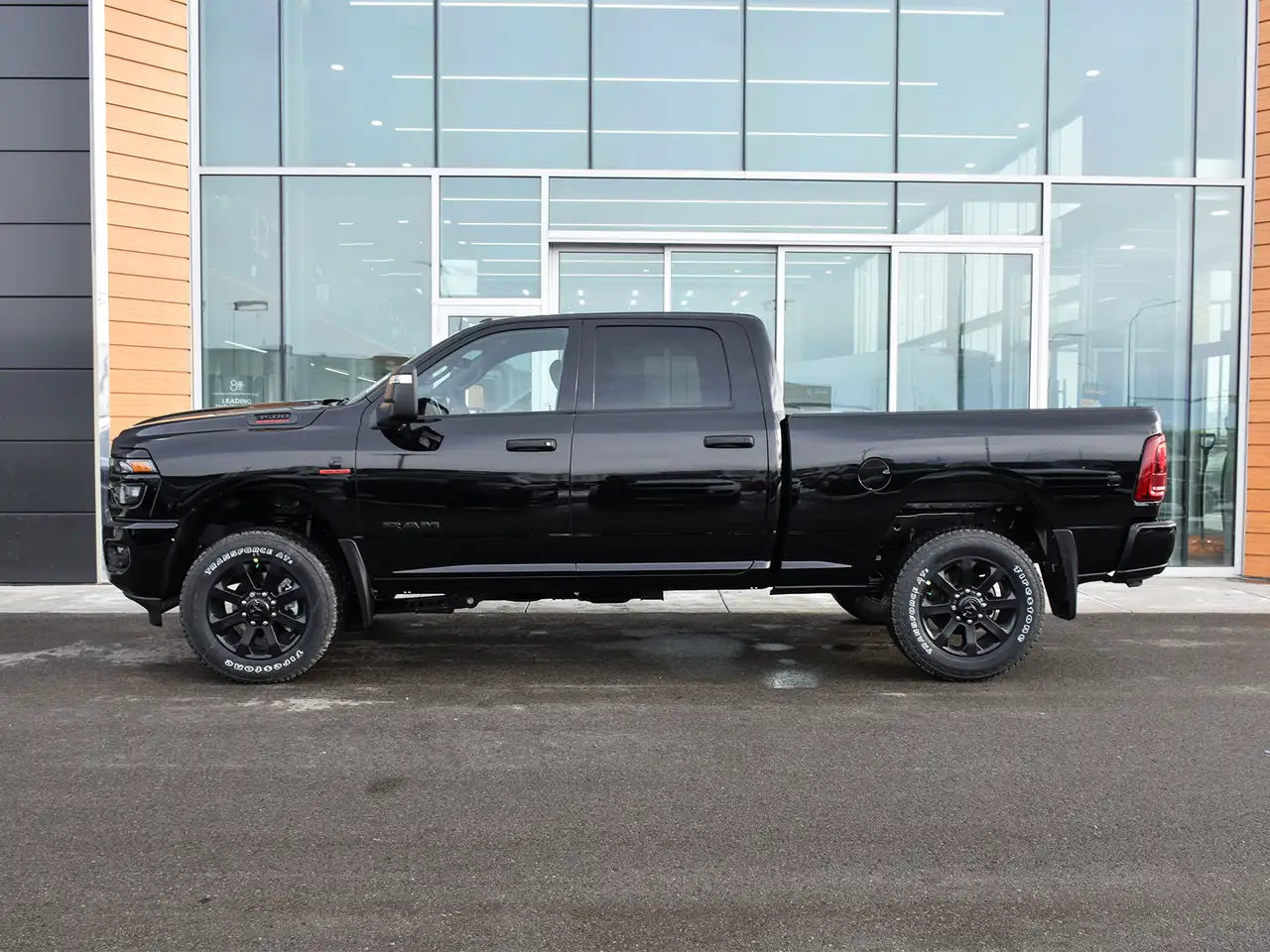 RAM 3500 снимка RAM 3500