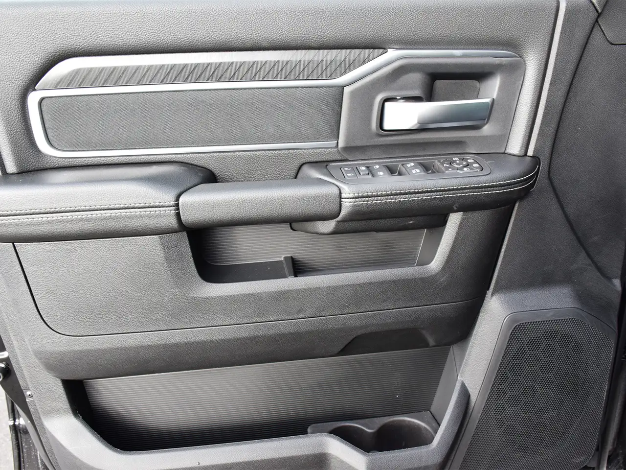 RAM 3500 снимка RAM 3500