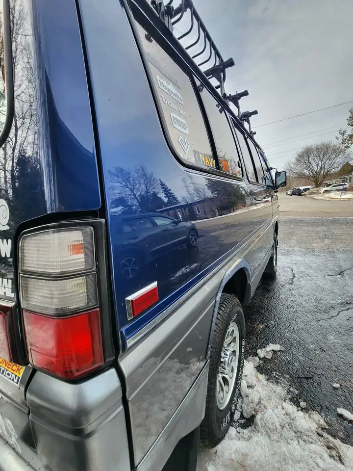 Mitsubishi Delica снимка Mitsubishi Delica