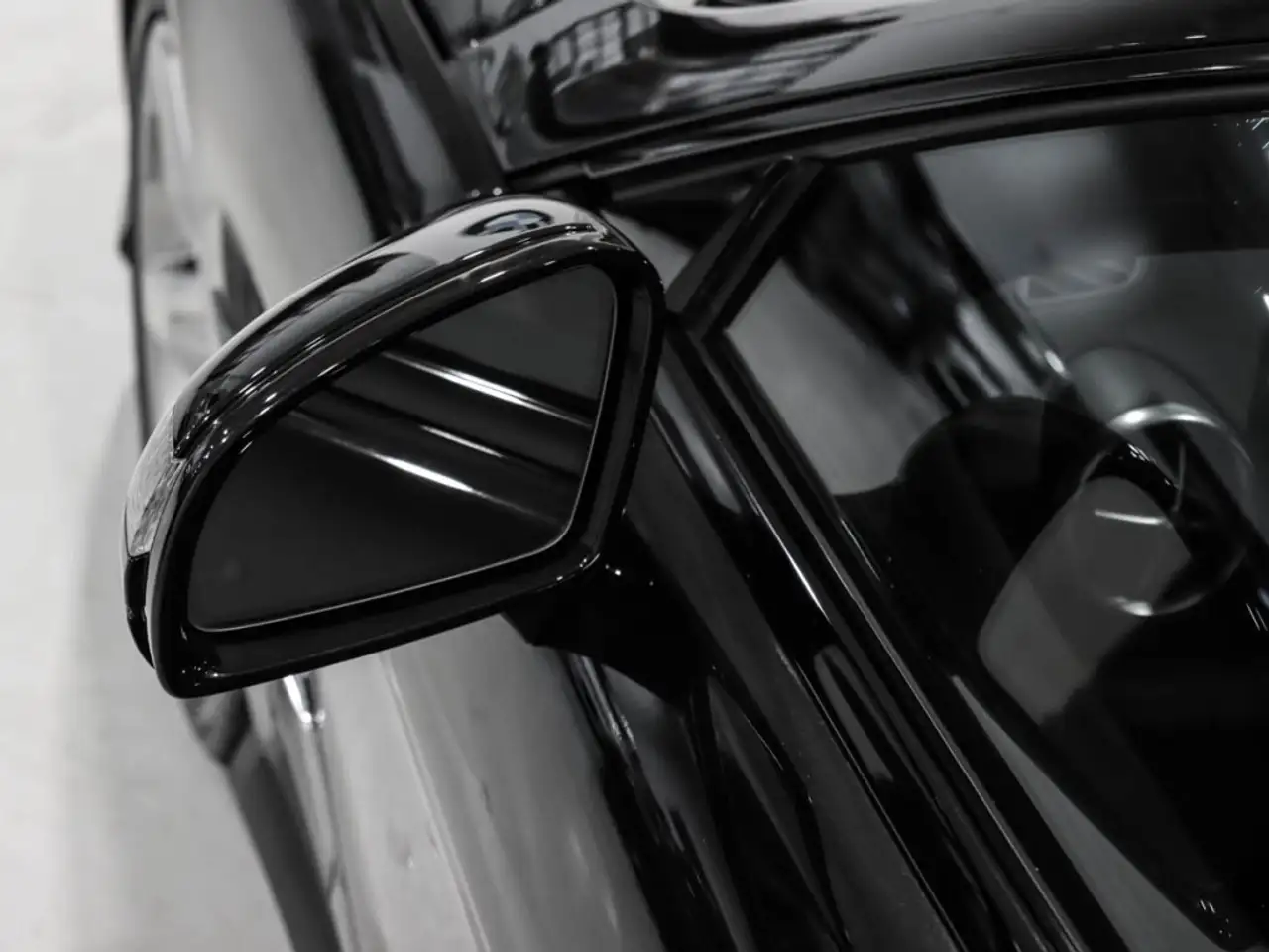 Mercedes-Benz SL снимка Mercedes-Benz SL