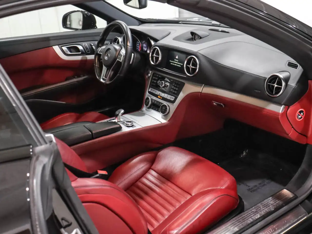 Mercedes-Benz SL снимка Mercedes-Benz SL