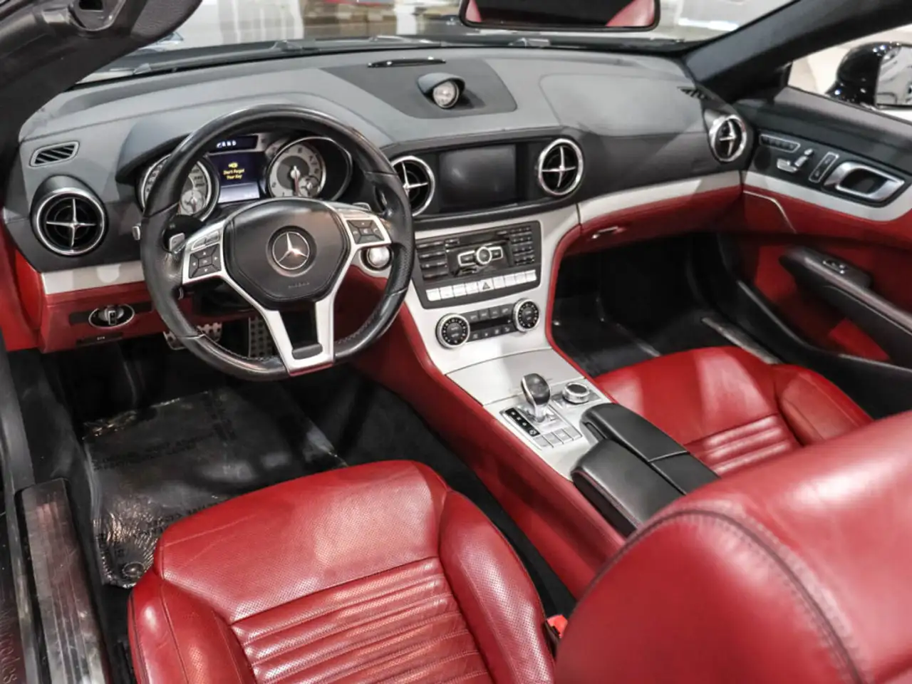 Mercedes-Benz SL снимка Mercedes-Benz SL