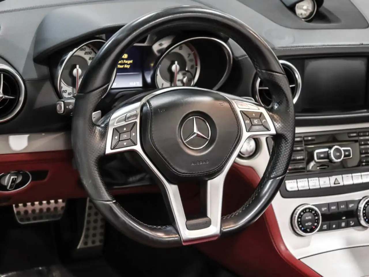 Mercedes-Benz SL снимка Mercedes-Benz SL