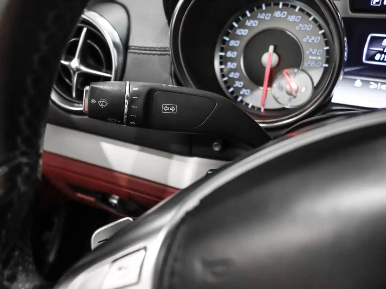 Mercedes-Benz SL снимка Mercedes-Benz SL