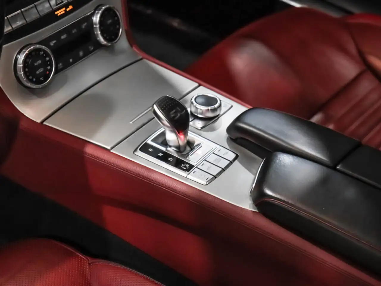 Mercedes-Benz SL снимка Mercedes-Benz SL