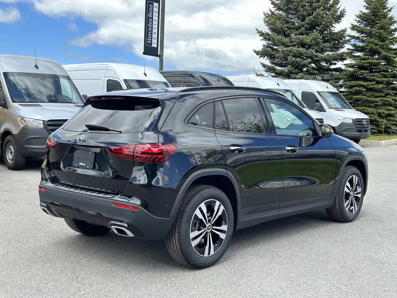 Mercedes-Benz GLA снимка Mercedes-Benz GLA